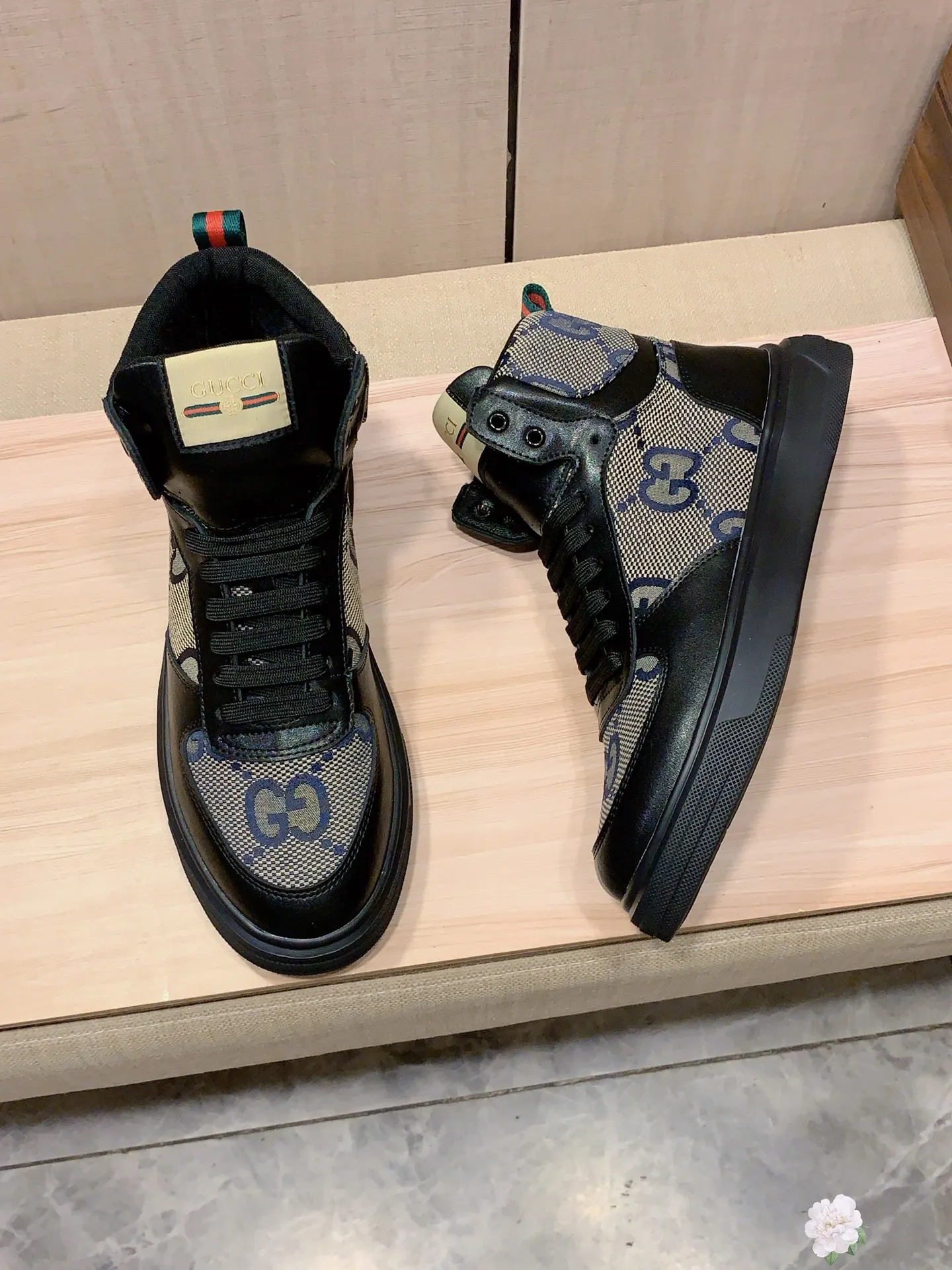 Men's men's shoes💰442💰💰🎩🎩[Lightning][Lightning] "Gucci*" latest • popular casual shoes, top brand [seduce] luxury ~ purchasing agency, top ~ quality. [Strong] The upper is made of imported breathable cowhide with fabric material ➕ Breathable sheepskin feet (•) and fine workmanship. The original stylish and stylish soft rubber wear-resistant and non-slip outsole is light and comfortable on the feet. The real thing looks better when photographed in person. 111: code: 38-44, 3️⃣ colors selected